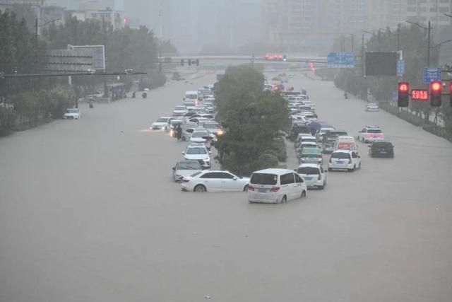 郑州暴雨已致12人遇难!国家防总将防汛应急响应提升至Ⅱ级