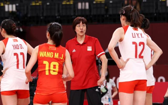 中国女排3-0完胜意大利!郎平亡羊补牢,虽提前出局仍有大收获