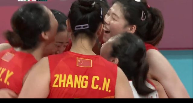 中国女排3-0重击意大利,变阵起到奇效,疯狂怒吼拼出绝处逢生