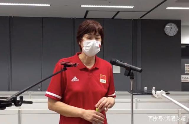 郎平哽咽为女排出局向国人道歉!暗示退休:该让年轻教练带队冲了