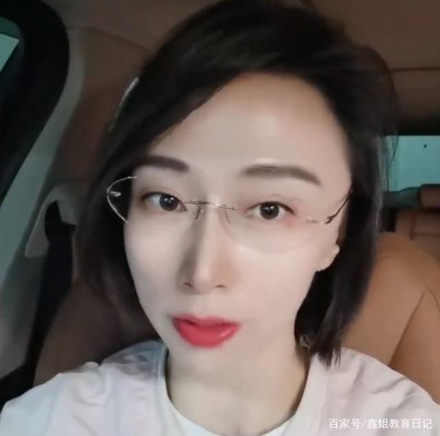 女网红自曝靠关系可以转学进华科大,不怕举报,学校的回应亮了