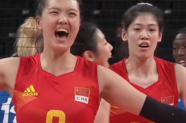 中国女排25-21意大利队!李盈莹和王媛媛打得好,朱婷早该休息!