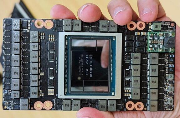 总容量达80GB！NVIDIA这块新卡单价高达24万人民币 